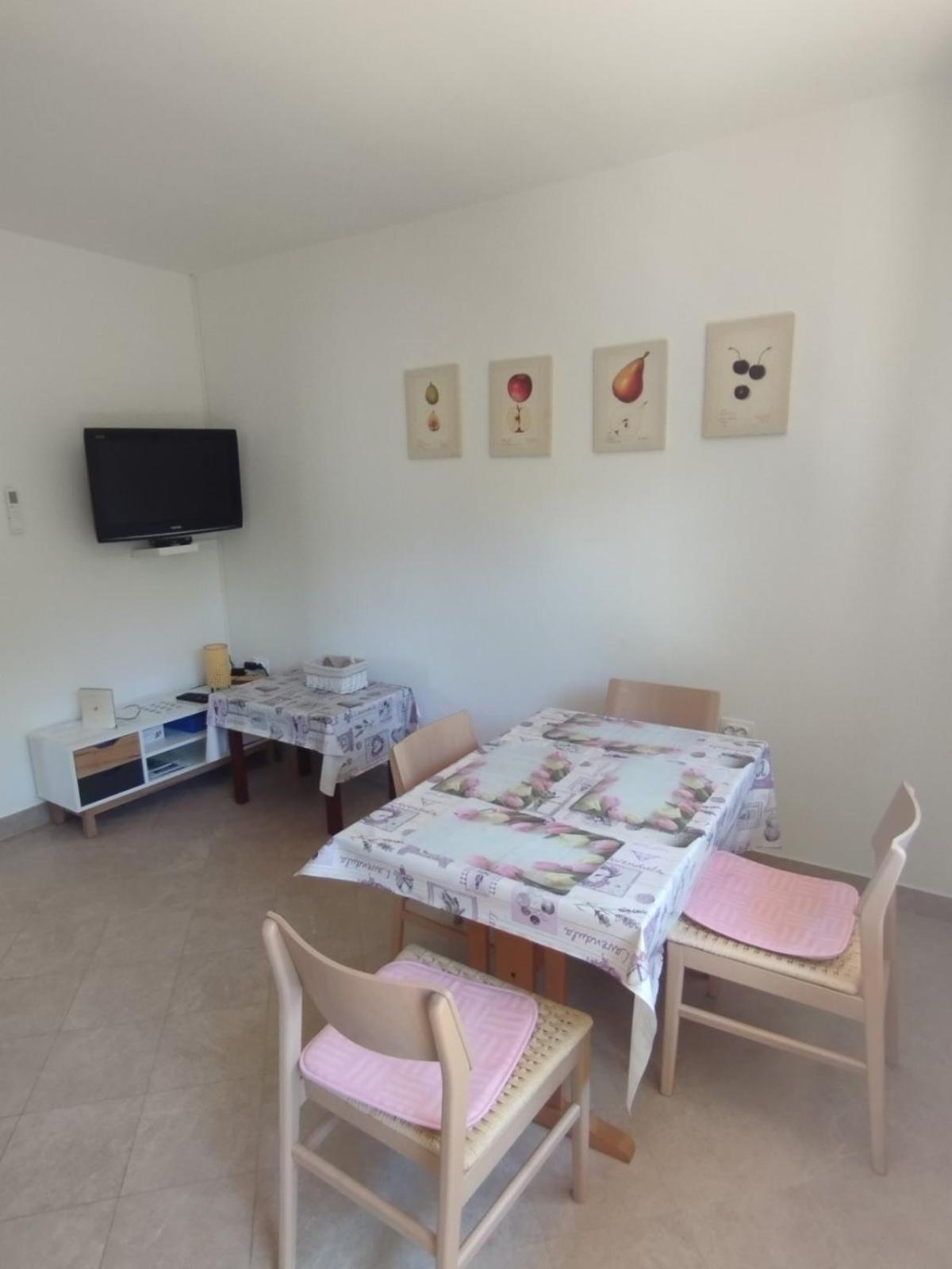 Apartman Kora Njivice Exterior photo